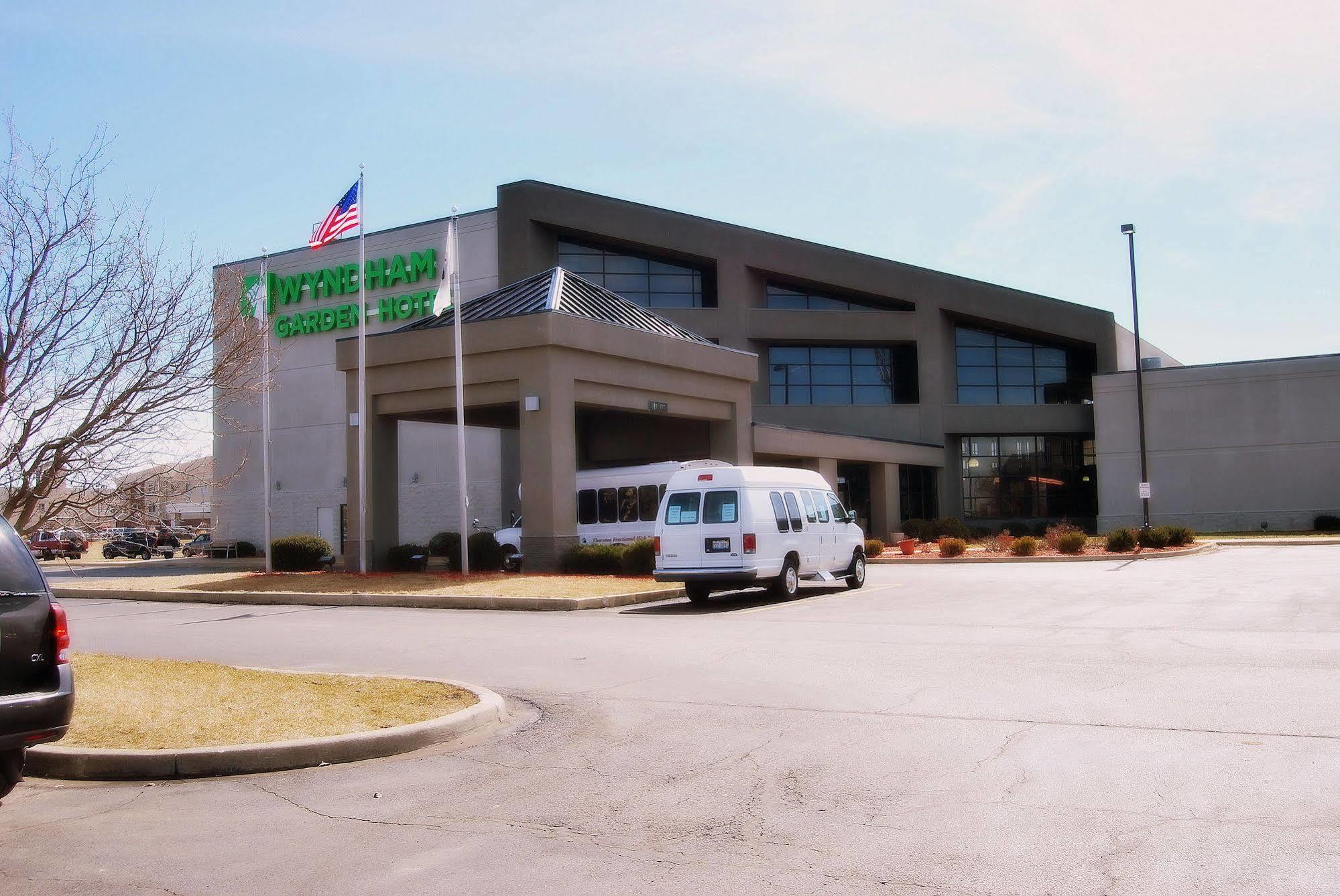 Wyndham Garden Conference Center Champaign - Urbana Hotel Exterior photo